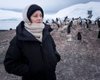 В компании пингвинов. Марион Котийяр показала фото из поездки в Антарктиду с Greenpeace
