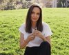 Анджелина Джоли рассказала, какая из нее мать, и показала содержимое сумочки (видео)