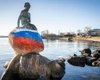 В Дании статую Русалочки разрисовали в цвета флага РФ (фото)