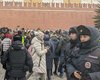 Акція дружин мобілізованих біля стін Кремля закінчилася автозаком: кого затримали (фото, відео)