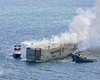 У побережья Нидерландов четвертый день горит судно с 3700 автомобилями