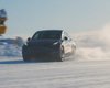 В Tesla показали, как их электромобили ведут себя на заснеженных дорогах (видео)