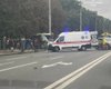 В Киеве Mercedes врезался в маршрутку, наполненную людьми: много пострадавших (видео)