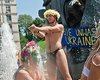 В коллектив FEMEN влился парень в черных стрингах