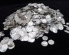 Самый дорогой среди всех: клад из почти 3 тысяч монет продали за рекордную сумму (фото)