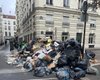Улицы завалены мешками: в Париже из-за забастовок скопилось 10 тонн мусора (фото)