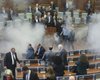 В парламенте Косово снова распылили слезоточивый газ