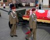 Траурная процессия президента Польши следует в Вавель