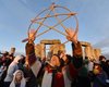У друидов уже Новый год. Фоторепортаж: как в Стоунхенже праздновали День зимнего солнцестояния