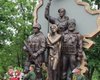В луганском парке "Дружбы народов" взорвали памятник боевикам