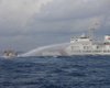 Не поделили море: береговая охрана Китая обстреляла филиппинские корабли из водометов (видео)
