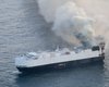 Всему виной электрокар: в океане горит судно с 3000 авто на борту (фото)