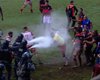В Бразилии полиция применила слезоточивый газ, чтобы усмирить футболистов