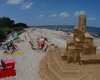 На пляже в Германии построили песчаный замок длиной 27 км