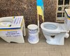 Культурный обмен. В Москве к посольству Украины тоже принесли унитазы