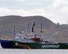 Следователи осматривают задержанный ледокол активистов Greenpeace