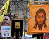 Прихожане Московского патриархата вышли на митинг против "метки дьявола"