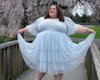 "Все болит": plus-size блогерша требует бесплатных мест от авиакомпаний для полных людей