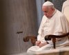 Стан Папи Франциска критичний: понтифіку провели переливання крові