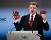 Порошенко на весь мир показал паспорта военных РФ из Донбасса