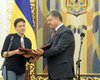 Савченко готова с "удовольствием" вернуть звезду Героя Украины Порошенко