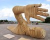 В Киеве установили скульптуру, которая будет участвовать в фестивале Burning Man (фото)