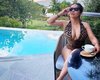 56-летняя Сальма Хайек показала как проводит время в бассейне (видео)