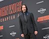 Киану Ривз пришел на премьеру "Джон Уик: Глава 4" с голубой лентой на лацкане: что это значит