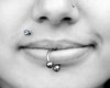 Пирсинг на губах портит зубы