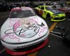 Гламурний спорткар: як авто з Доллі Партон ледь не виграло перегони NASCAR (фото)