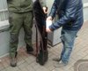 В Киеве задержали мужчину, который с оружием шел на акцию под Верховной Радой