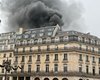 У центрі Парижа спалахнула пожежа в історичній будівлі (фото, відео)