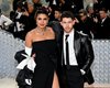 Приянка Чопра и Ник Джонас впервые в роли родителей посетили Met Gala 2023 (фото)