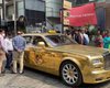 В Индии заметили необычное такси Rolls-Royce, покрытое золотом (видео)