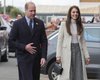 У кремовому пальті та спідниці Zara за 900 гривень: Кейт Міддлтон із принцом Вільямом в Уельсі
