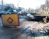 В Киеве из-за аварии на водопроводе на дороге образовалась гигантская яма