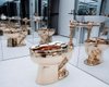 "Незвичний експонат" Sotheby's: у США продали золотий унітаз за 12 мільйонів доларів (фото)