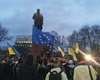 Студенты пронесли перевернутые портреты политиков в память о срыве Ассоциации