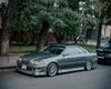 В Киеве заметили культовую премиальную Toyota 90-х с ярким тюнингом (фото)