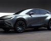 Недорогой молодежный электрокроссовер Toyota показали до премьеры (видео)