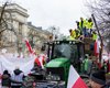 Антиукраинские плакаты и подожженные шины: польские фермеры вышли на забастовку в Варшаве (фото, видео)