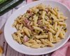 Очень вкусное блюдо из самых простых продуктов: рецепт пасты с беконом и цуккини