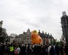В Лондоне митингующие запустили надувного "малыша Трампа"