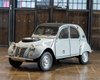 Неприметный 62-летний Citroen 2CV продают по цене нового Porsche Cayenne (фото)