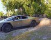 Перевірив броню: власник нової Tesla Cybertruck обстріляв своє авто (відео)