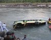  В Индии 19 человек погибли в результате падения автобуса в канал