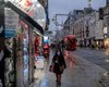 Никаких контактов вне дома: в Англии объявили самый высокий уровень карантина