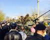 В Краматорске местные жители блокируют военную технику