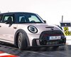 Мощный двигатель и бульдог на крыше: Mini Cooper получил новую спортивную версию (фото)