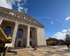 Росіяни готують до відкриття драмтеатр у Маріуполі: який він має вигляд зараз